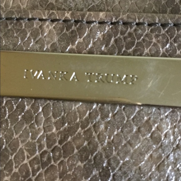 Ivanka Trump Wallet/Wristlet❤️ - Picture 4 of 7